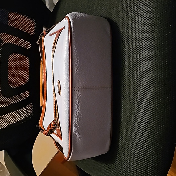 EUC DOONEY & BOURKE SHOULDER BAG. - Picture 9 of 9